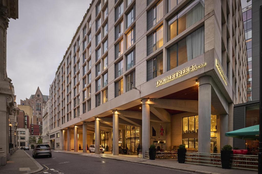 DoubleTree by Hilton London Tower of London exterior